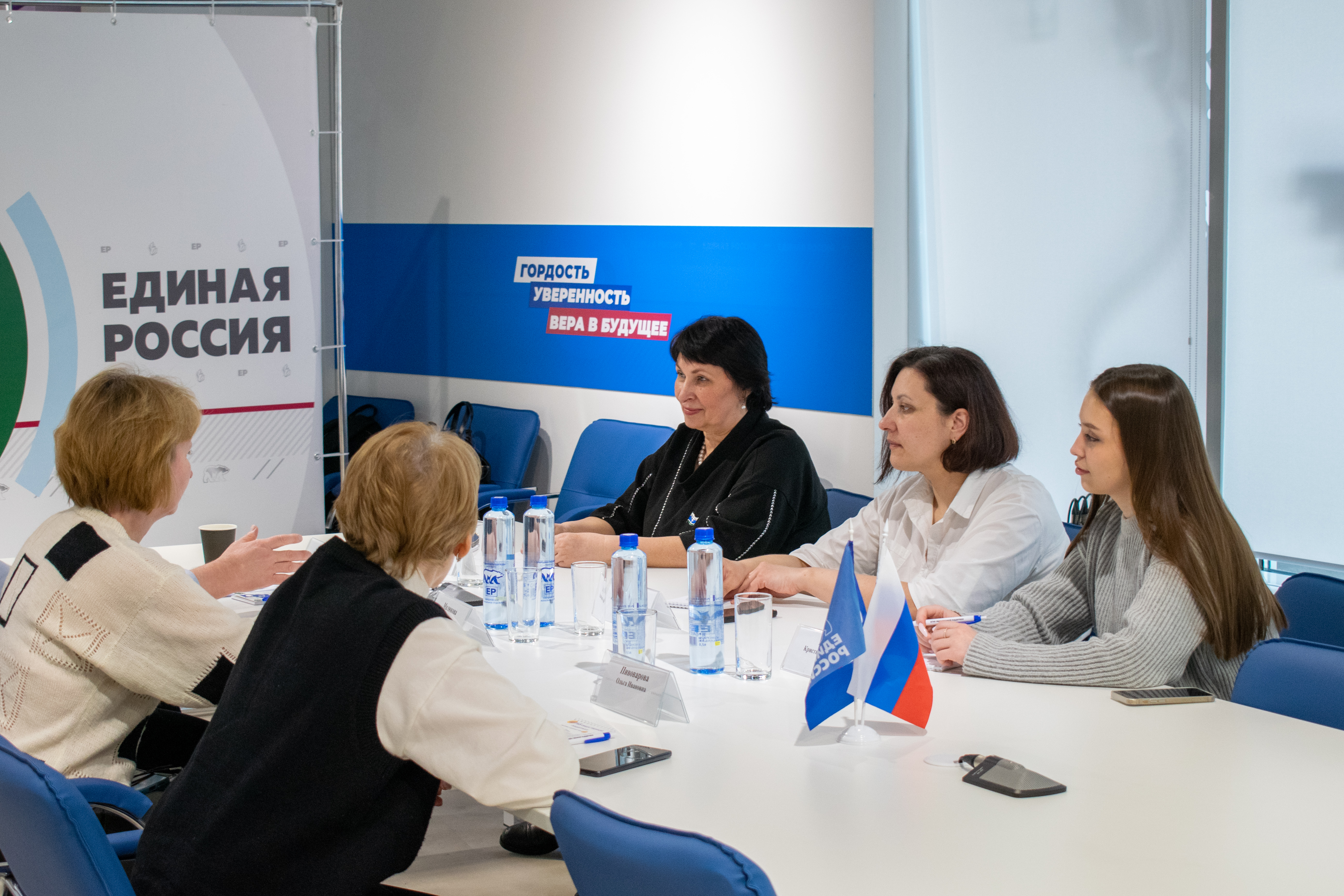 В Штабе общественной поддержки состоялась очередная встреча «Женского движения Единой России» в Свердловской области